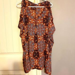 Open shoulder tunic by Umgee.